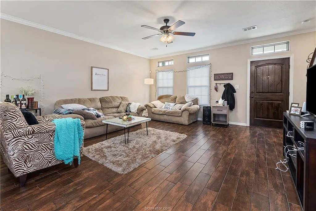 Building Photo - 413 Ash St #411