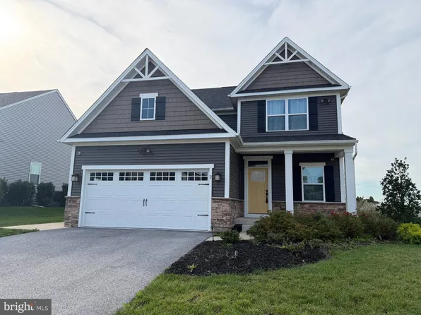 2 Lady Harrington Dr, York, PA 17402