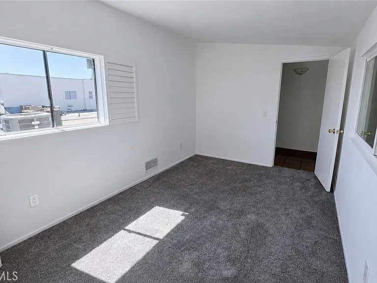 5255 Bellingham Ave — Photo 17