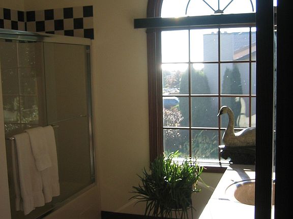 Bath with Vaulted Ceilings