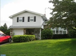 128 Alexis Ln, Philadelphia, PA 19115