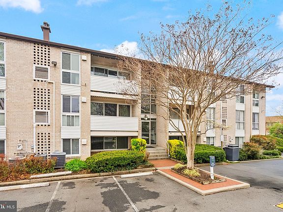 5th image of 5600 Bloomfield Dr APT 4