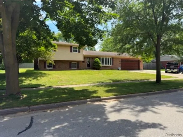 461 Craemer Dr, Frankenmuth, MI 48734