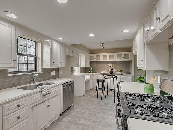 4th image of 3039 Harlan Dr
