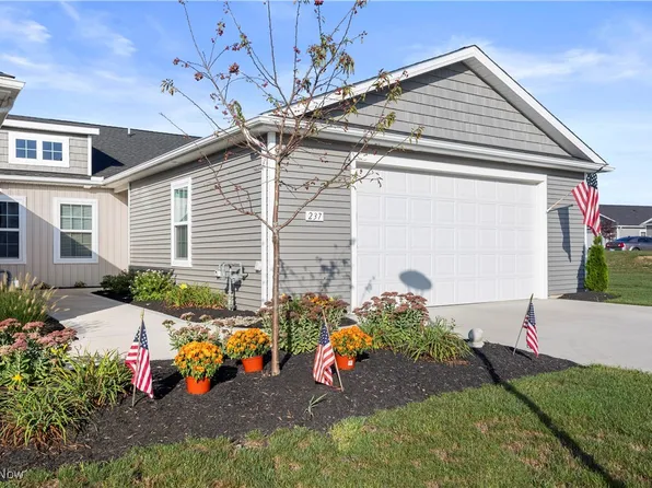 237 Silver Spring Cir, Elyria, OH 44035
