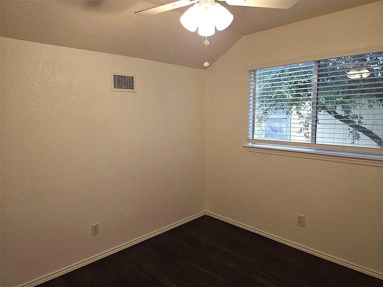 1600 Hollow Tree Blvd — Photo 34