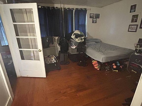 3rd image of 37 Lancaster St