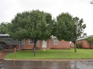 914 Van Horn St, Iowa Park, TX 76367