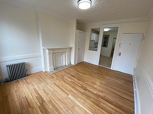 3rd image of 693 10th Ave #4FS