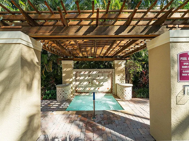 630 Sapodilla Ave #110 — Photo 30