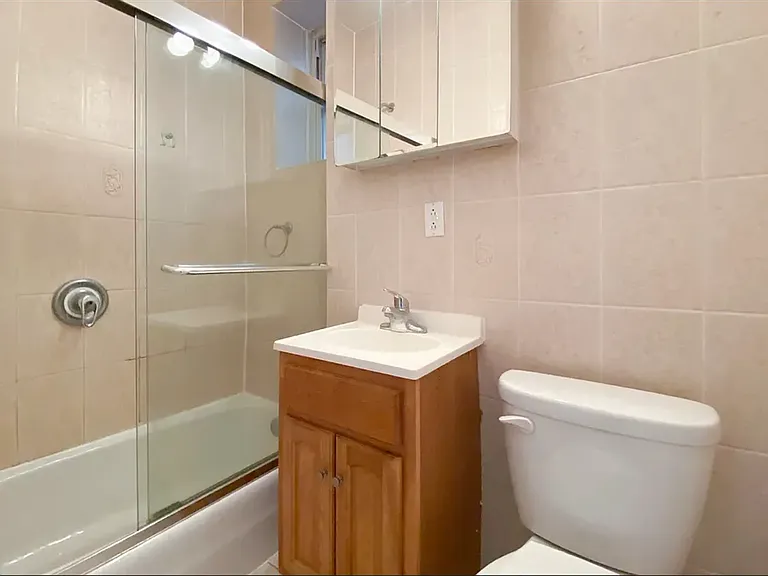 202 E 21st St #2BB — Photo 5
