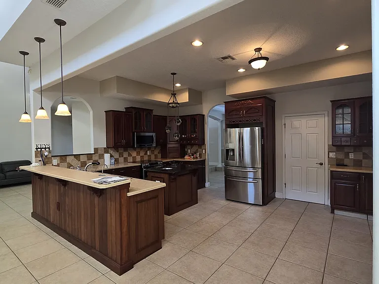 502 W Lester Rd — Photo 6