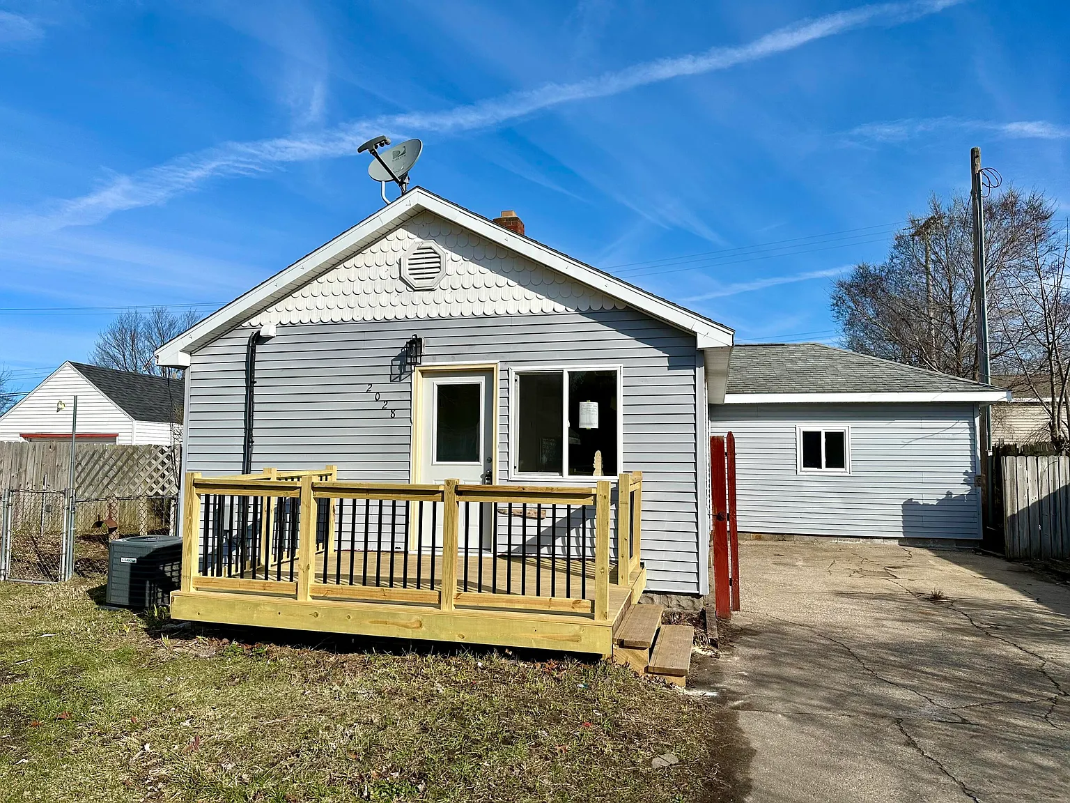 2028 Leif Ave photo 1