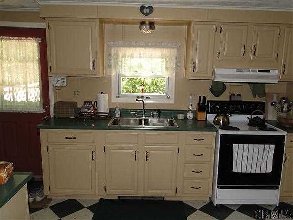 3rd image of 8 Harvest Ln