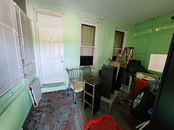 4th image of 449 Yale Ave