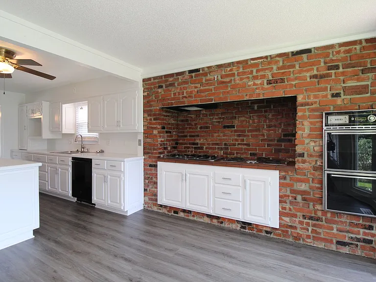 9913 Perry Dr — Photo 10