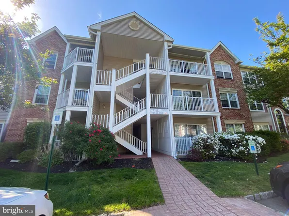 50 Chambord Ct, Hamilton, NJ 08619