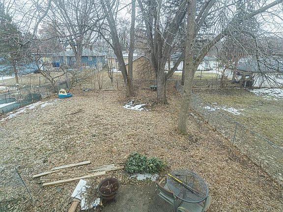 2nd image of 2172 Beech St E