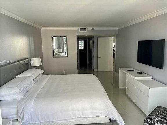 5th image of 1717 N Bayshore Dr #2103