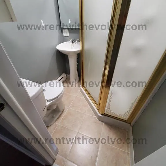211 W Walnut St — Photo 4