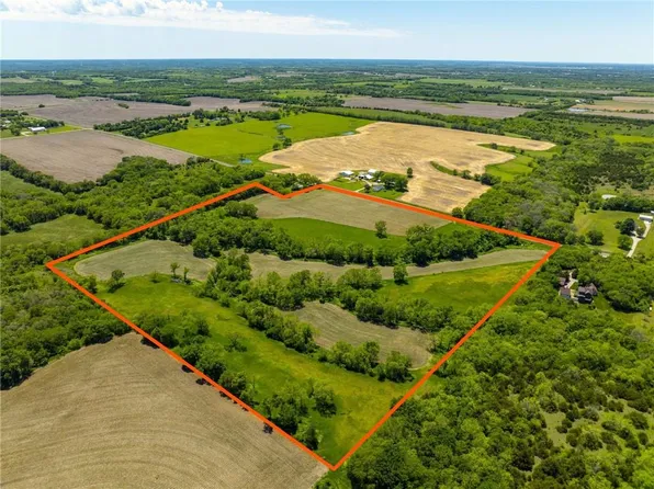 4830 SE Stubbs Rd, Tecumseh, KS 66542