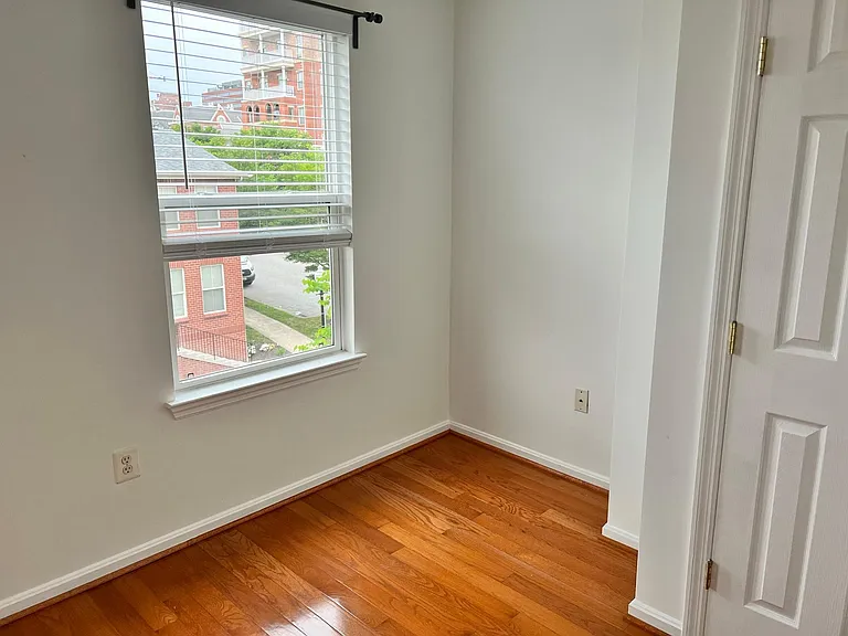 1607 E Fairmount Ave — Photo 15