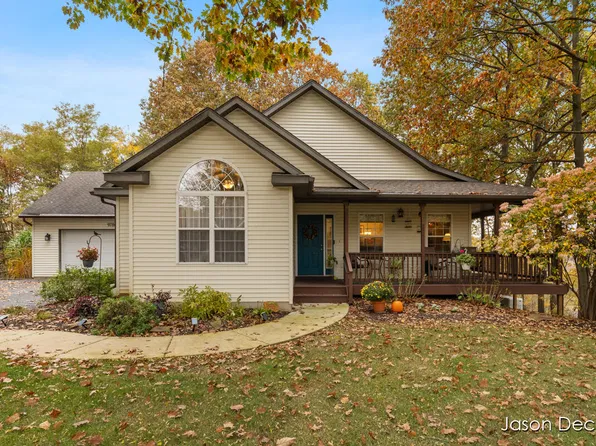 9780 Sandgrove Dr NE, Sparta, MI 49345