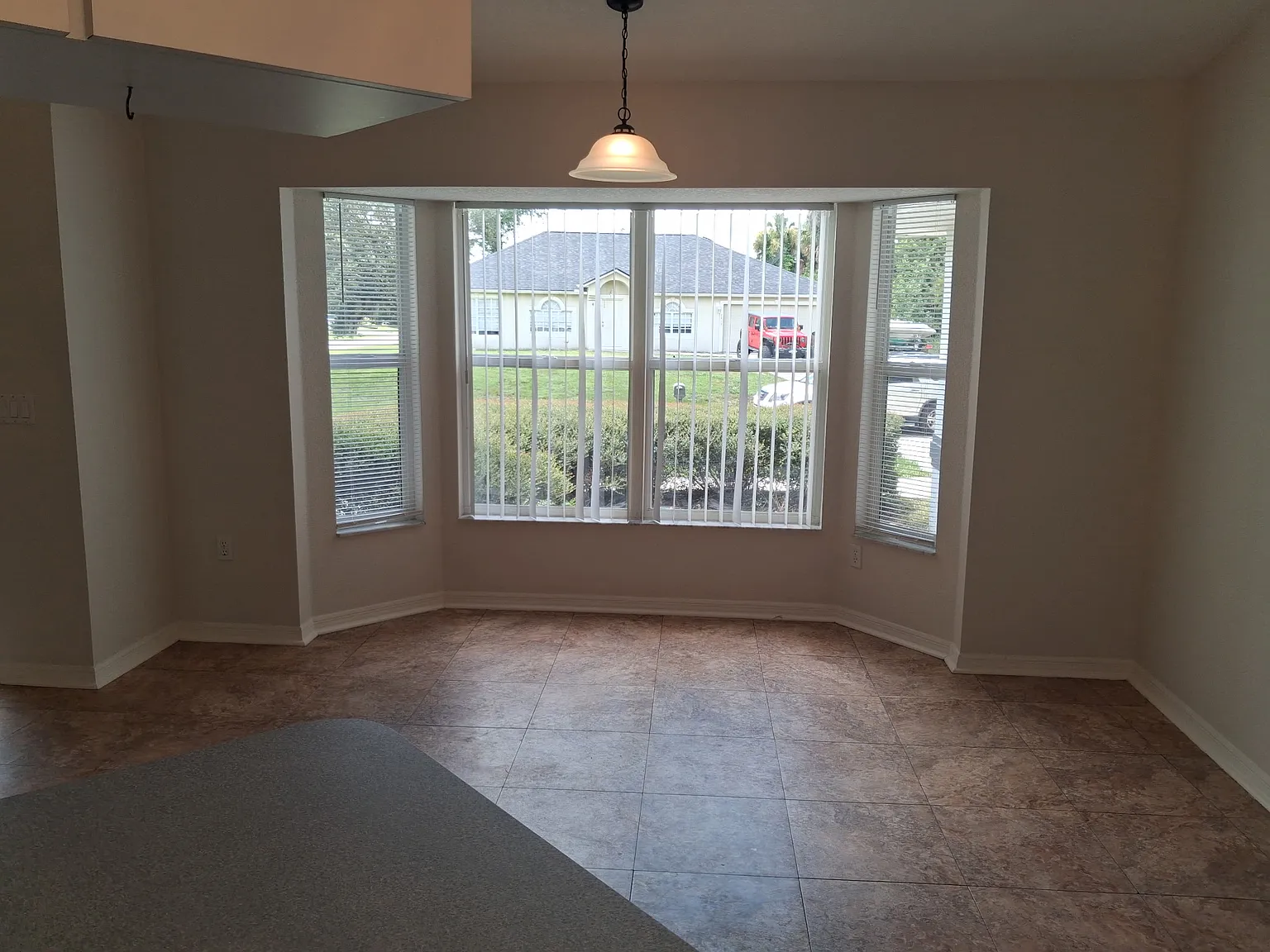 2420 Dumont Ln — Photo 4