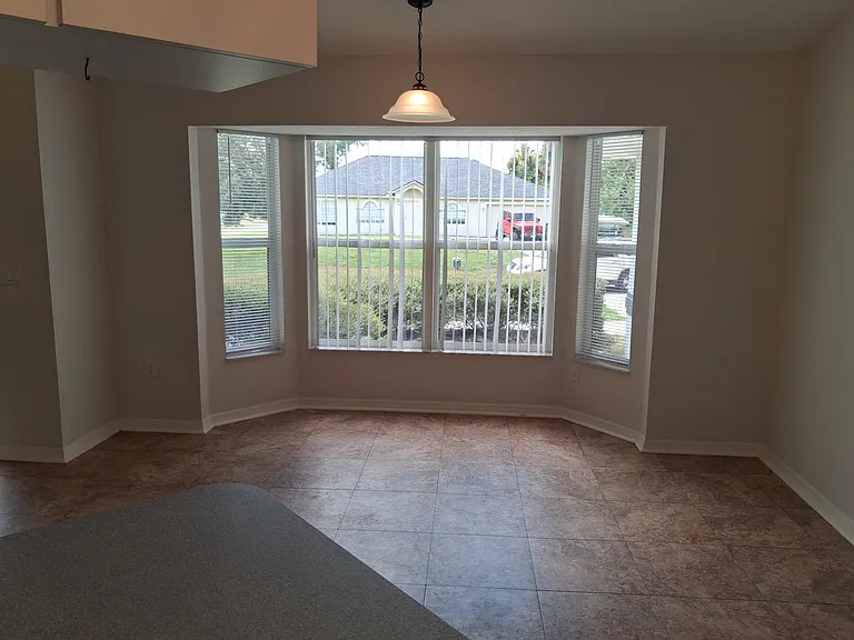 2420 Dumont Ln — Photo 4