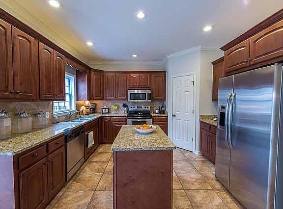 5th image of 7135 Neville Dr