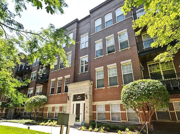 301 W Scott St APT 204, Chicago, IL 60610