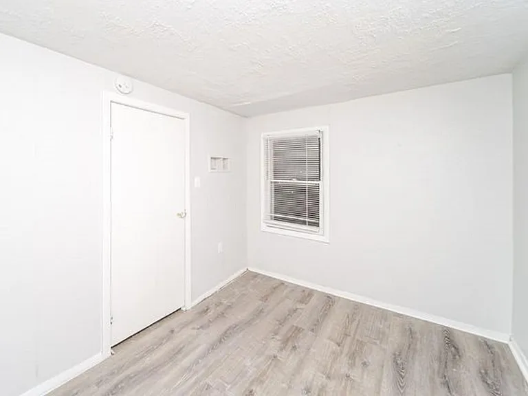 169 Hutton St #1 — Photo 19