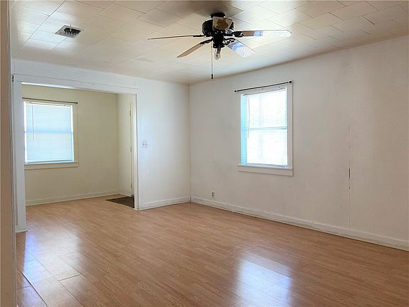 3rd image of 109 Cherry Dr