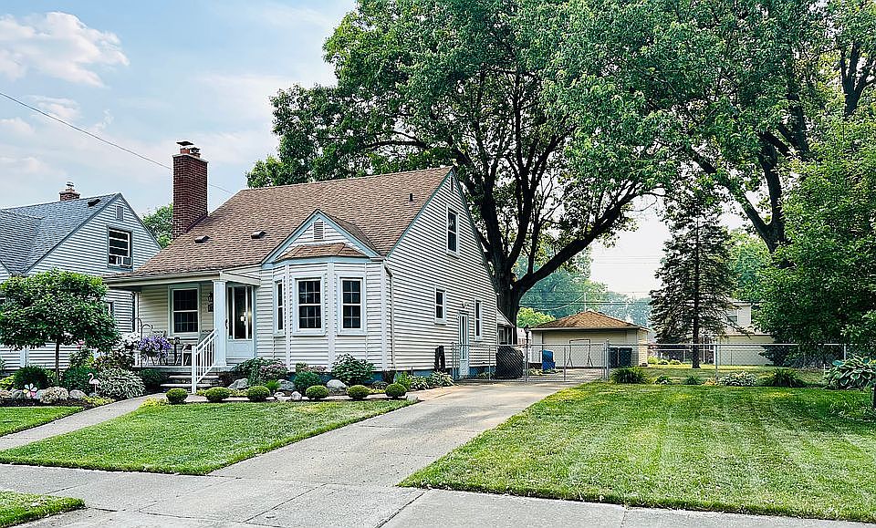 2nd image of 2960 Geneva St