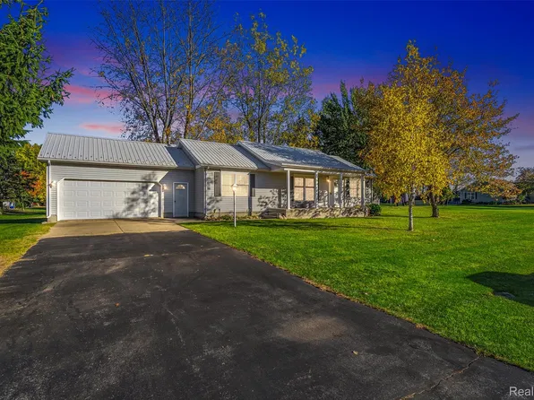 16567 Borton Dr, Chesaning, MI 48616