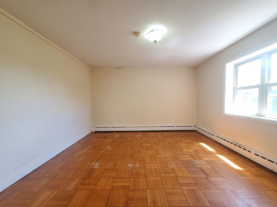 2nd image of 33 Duncan Ave #5E