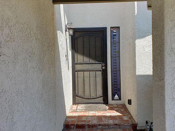 3rd image of 25568 Blackthorne Dr #1