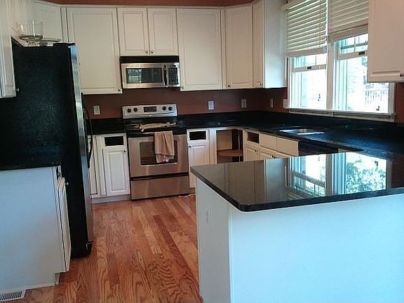 Open kitchen to Family room