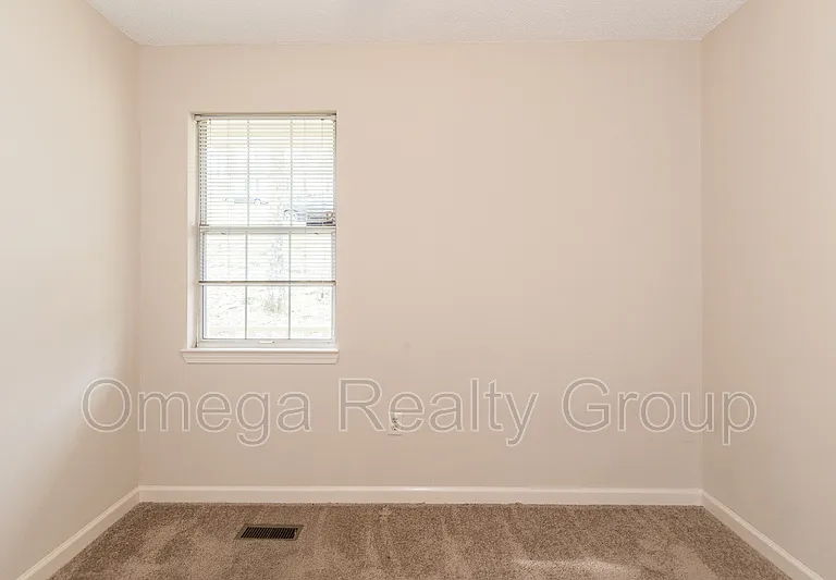 6770 Charles Dr — Photo 27