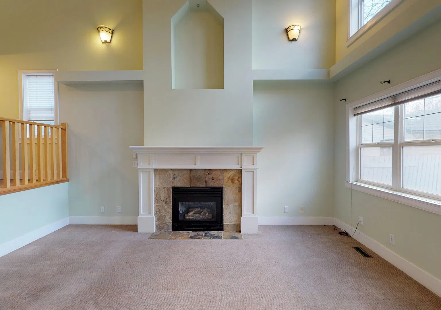 215 10 Ave NE — Photo 2