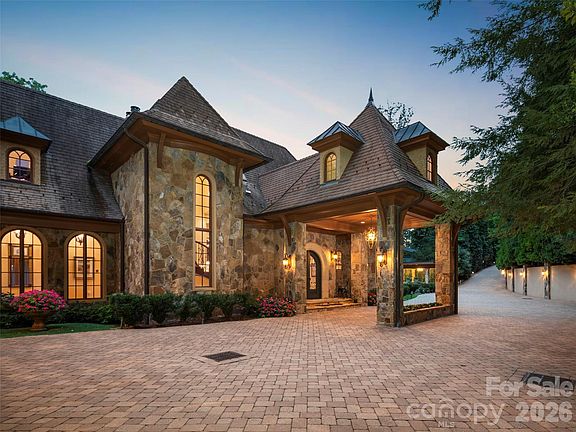 3rd image of 994 Clovertop Ln