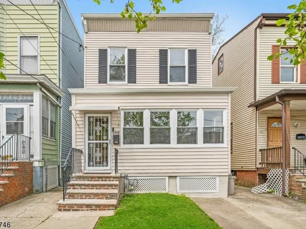 588 Adams Ave, Elizabeth City, NJ 07201