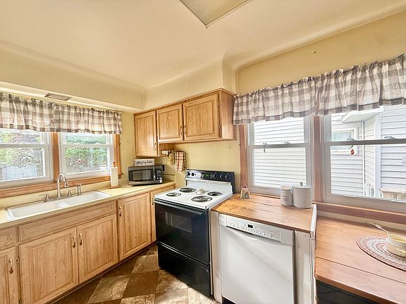 4th image of 1501 Davitt St