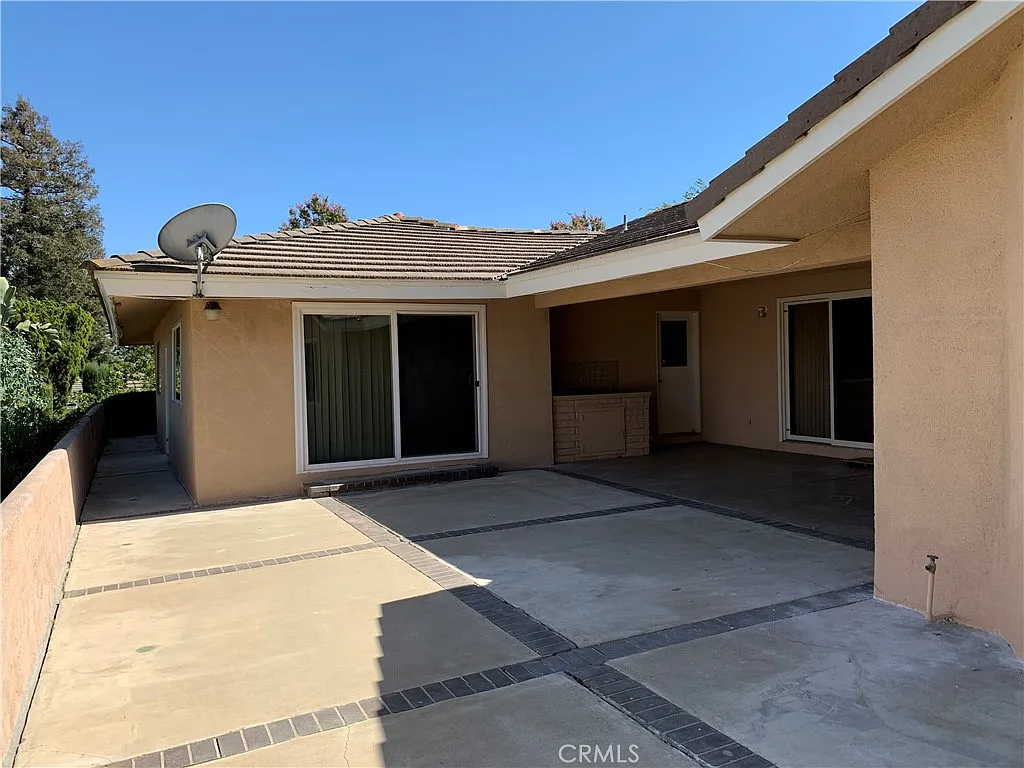 3 bed, 2776 sqft, $3,800 — Photo 3