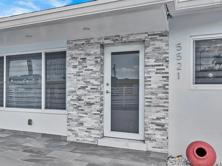 5521 SW 104th Ave — Photo 4