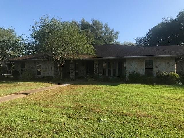 1st image of 111 Lake Park Dr