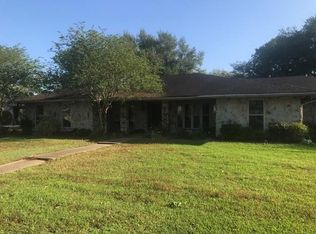 111 Lake Park Dr, Belle Chasse, LA 70037