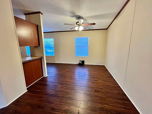 5th image of 1085 Highland Cir