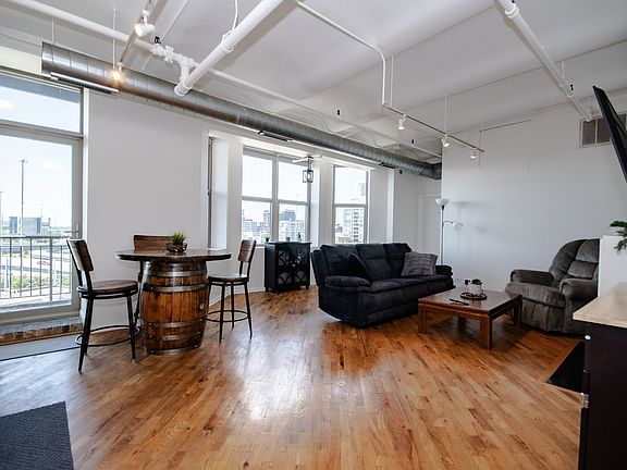 5th image of 500 S Clinton St APT 632