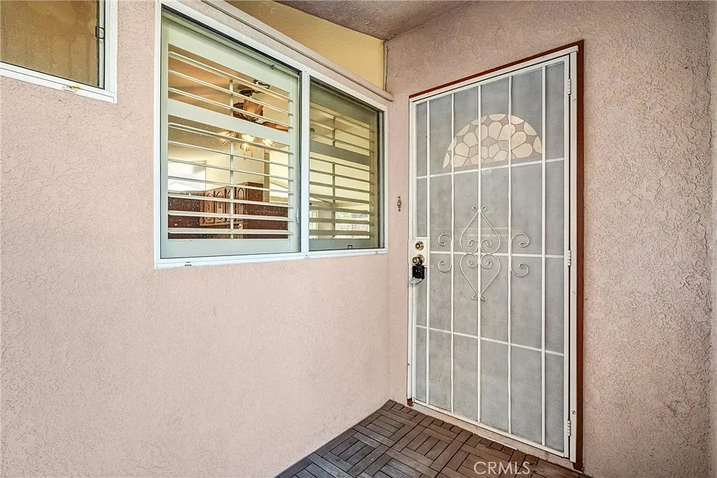 3 bed, 1354 sqft, $3,650 — Photo 3